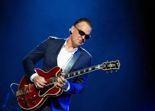 Joe Bonamassa on stage